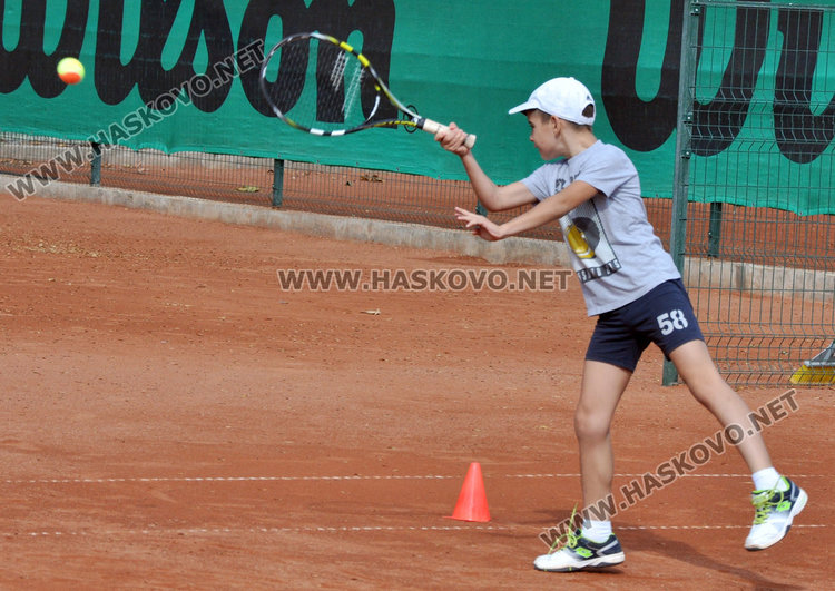 8-годишни откриха тенис турнир за Деня на Хасково, надпревара и за аматьори