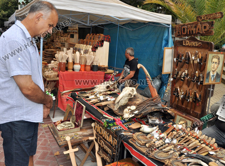 Майстор възражда древно изкуство на женски накити на чаршията в Хасково 