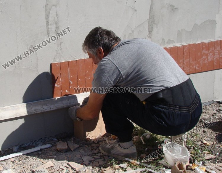 Насърчават работодатели, които наемат безработни лица