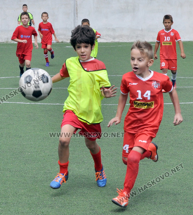 6 отбора футболисти в турнир за Деня на Хасково