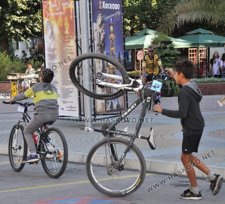 16 колоездачи в надпревара за Деня на Хасково