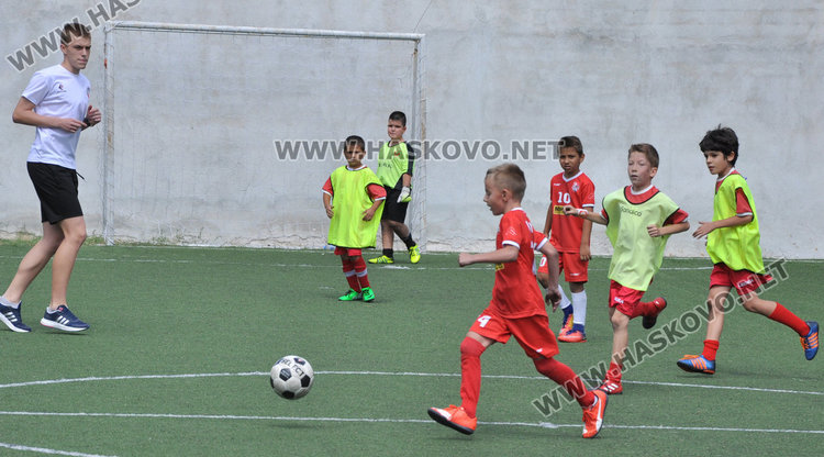 6 отбора футболисти в турнир за Деня на Хасково