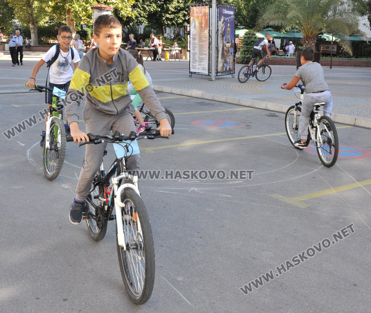 16 колоездачи в надпревара за Деня на Хасково