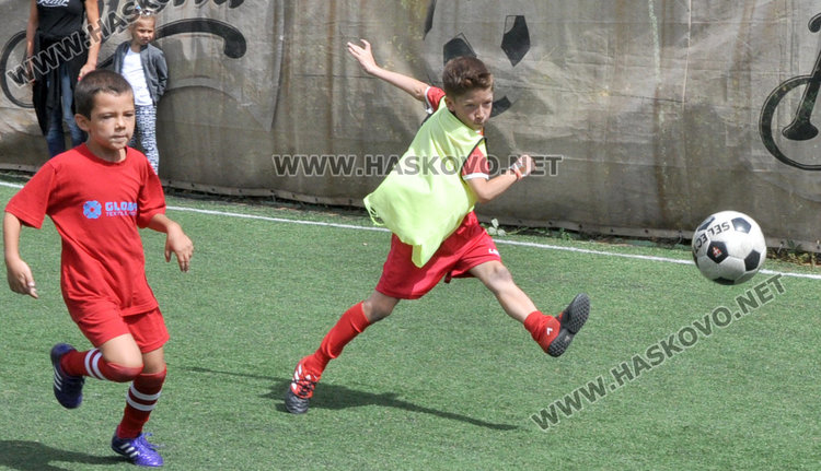 6 отбора футболисти в турнир за Деня на Хасково