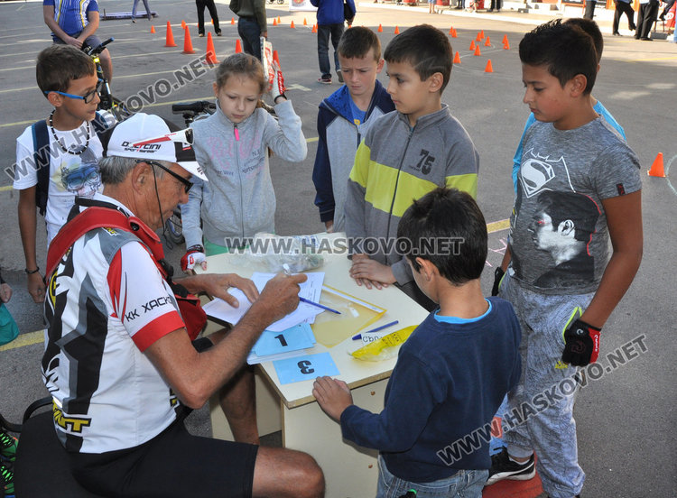 16 колоездачи в надпревара за Деня на Хасково