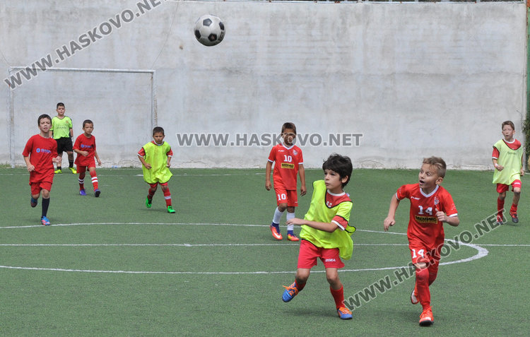 6 отбора футболисти в турнир за Деня на Хасково