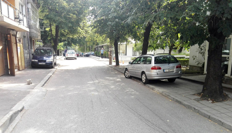 Хасковлийка: Шофьори паркират нагло на тротоара, улиците са осеяни в дупки