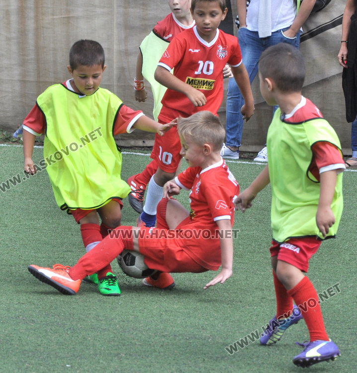 6 отбора футболисти в турнир за Деня на Хасково