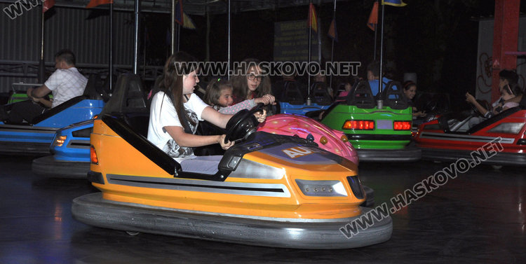 Аква  парк с лодки -хит на панаира тази година