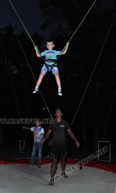 Аква  парк с лодки -хит на панаира тази година