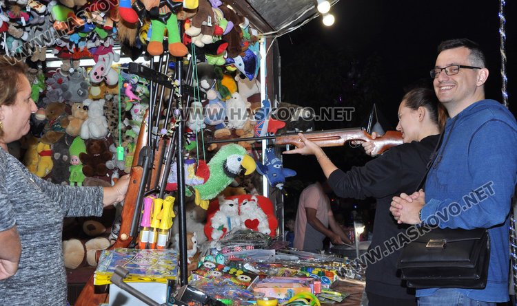 Аква  парк с лодки -хит на панаира тази година