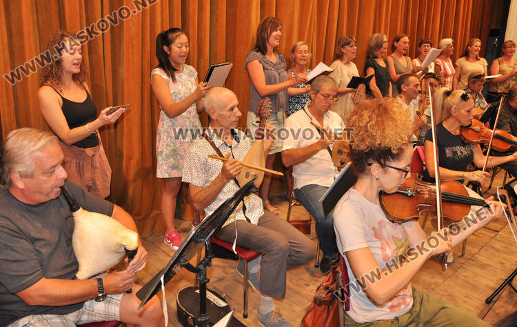 Георги Андреев събира в общ проект кореняци хасковлии и народни певици от Швеция