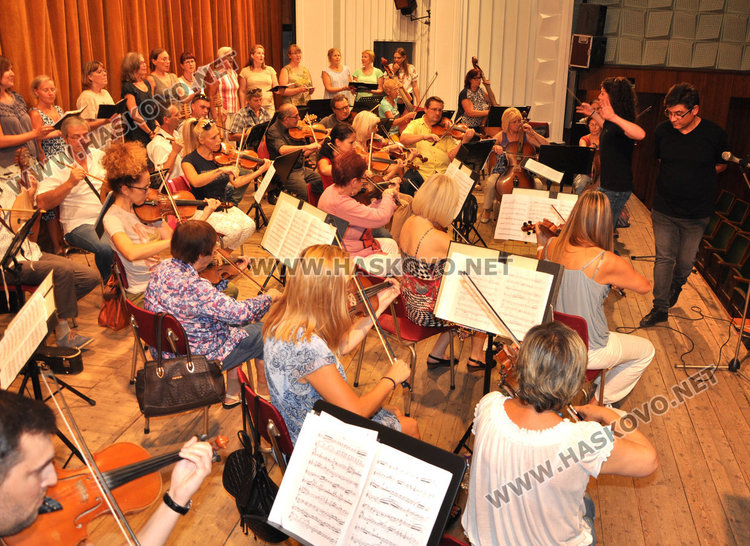 Георги Андреев събира в общ проект кореняци хасковлии и народни певици от Швеция