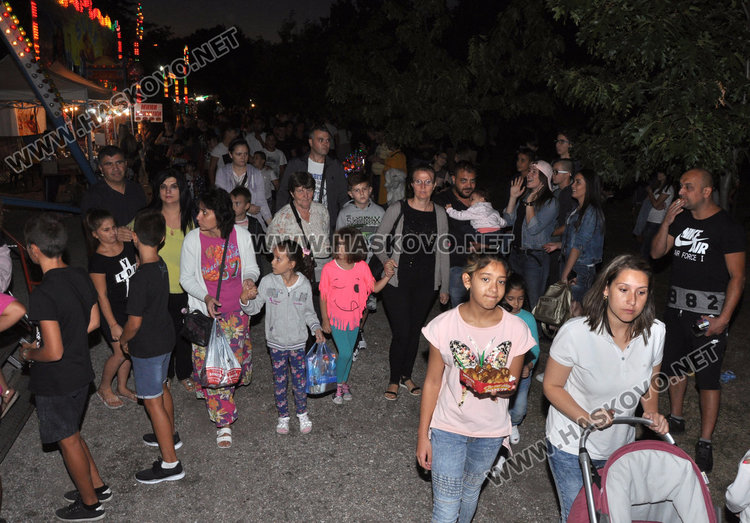 Аква  парк с лодки -хит на панаира тази година