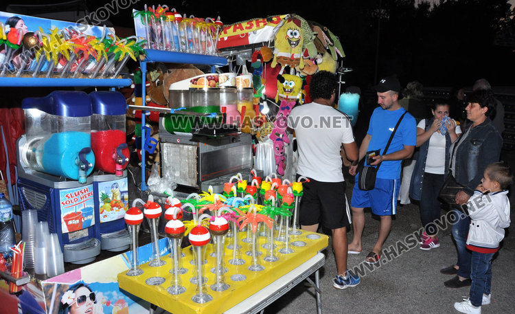 Аква  парк с лодки -хит на панаира тази година