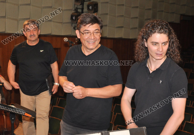 Георги Андреев събира в общ проект кореняци хасковлии и народни певици от Швеция