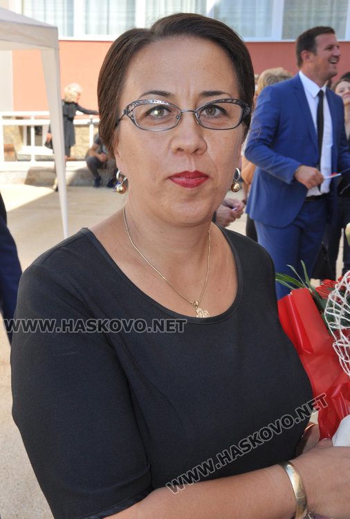 новият директор на ОУ" Шандор Петяофи" започва ударно в новата сграда с нова паралелка за четвъртокласниците, уникална за града