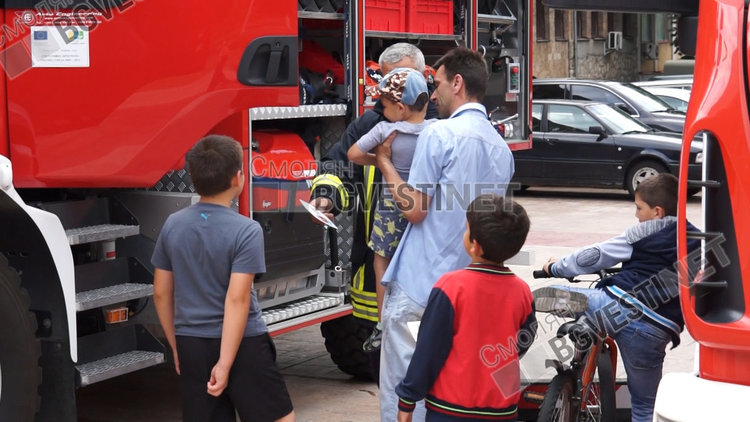 С демонстрации на противопожарна и спасителна техника огнеборците отбелязват традиционната Седмица на пожарната безопасност