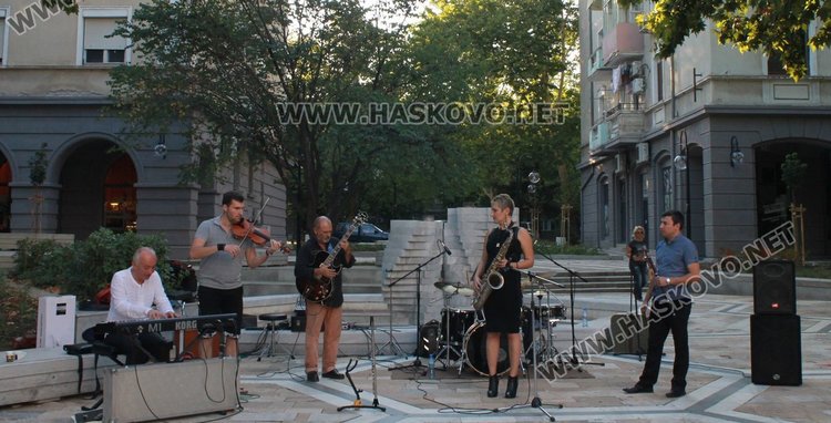 Джаз в късното лято поднесоха на димитровградчани