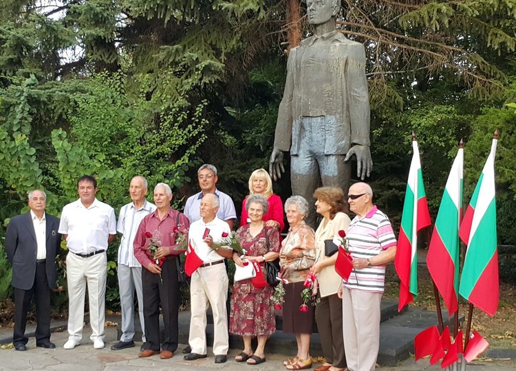    БСП-Кърджали с деветима почетни членове за Девети септември