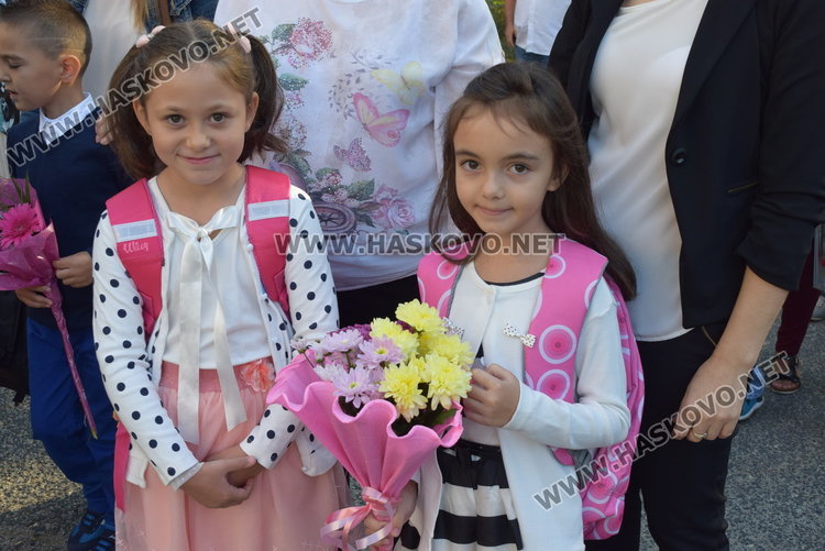 Половината първокласници в Кърджалийско се нуждаят от социална помощ за първия учебен ден