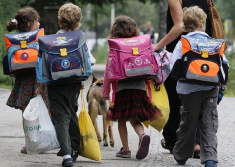 Върнаха  в училище 3 отпаднали от образованието  деца, издирват още 120