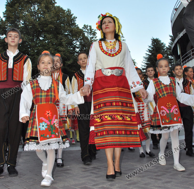 Тони Димитрова, Стефан Диомов и  „Петте сезона” вдигнаха Хасково на крака навръх празника 