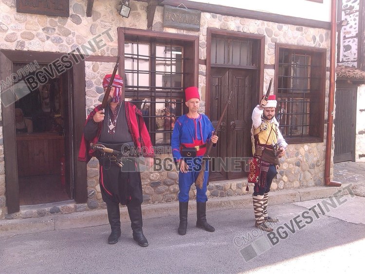  Екшън в центъра на стария Златоград: Гърмят пушки от края на 18 век