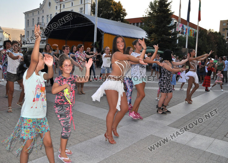 Хасковлии в латино ритми изпратиха празничната седмица на града