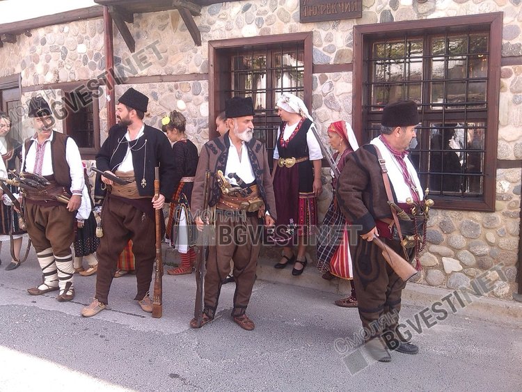  Екшън в центъра на стария Златоград: Гърмят пушки от края на 18 век