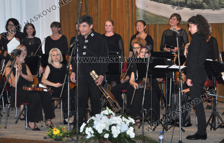 Георги Андреев и приятели изсвириха душите си в „ Корени от Хасково”