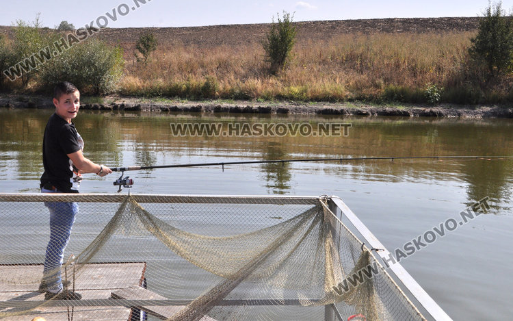 Посрещнаха световната вицешампионка с печено теле и торта