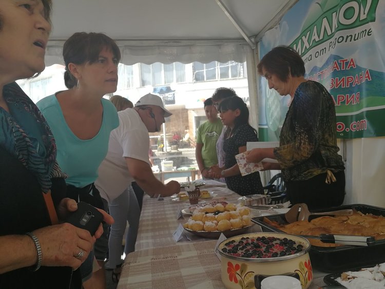 Телешки кебап с фасул за 500 души сготви Ути в Момчиловци