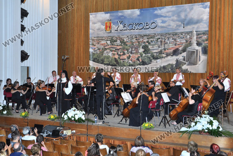 Георги Андреев и приятели изсвириха душите си в „ Корени от Хасково”