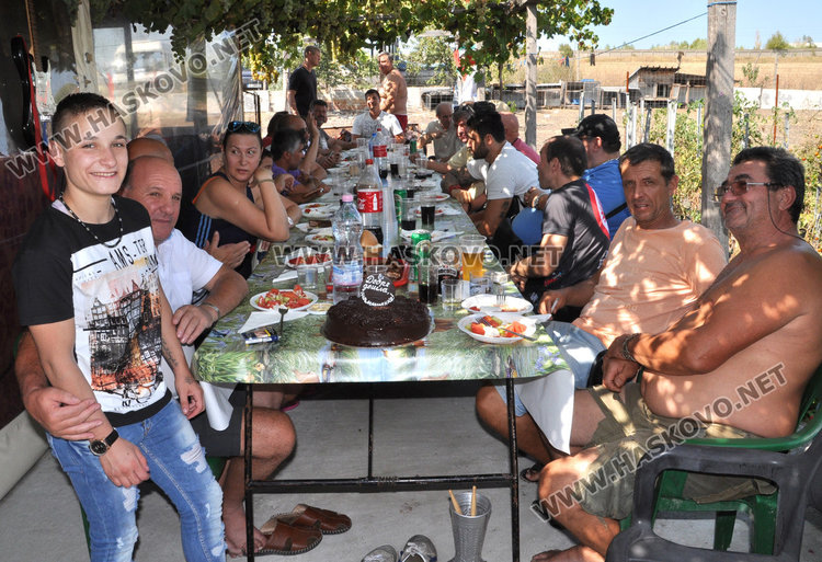 Посрещнаха световната вицешампионка с печено теле и торта