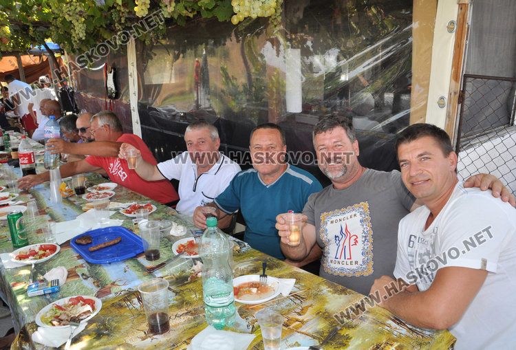 Посрещнаха световната вицешампионка с печено теле и торта