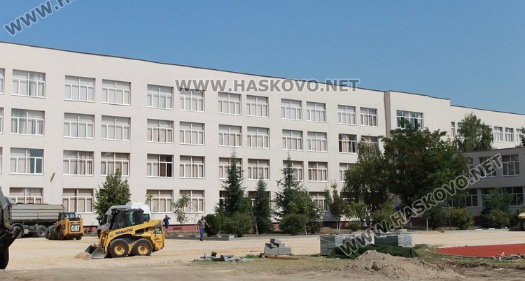 Дворът на ОУ "Алеко Константинов"