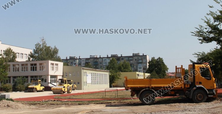 Дворът на ОУ "Алеко Константинов"