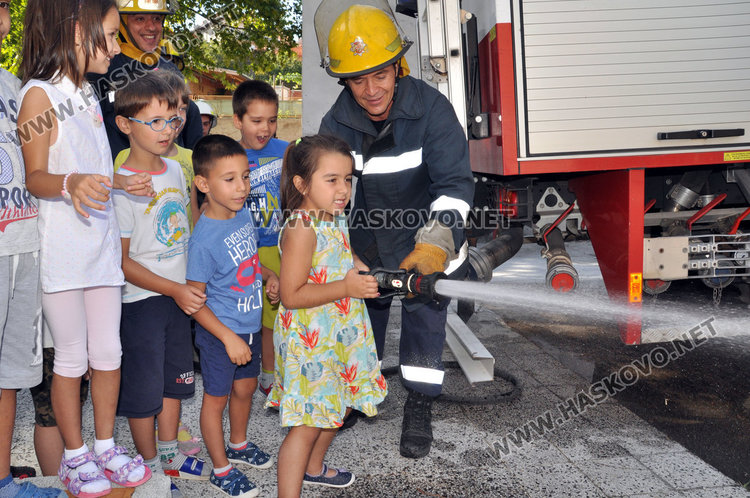 Пробно: Евакуираха 105 деца от забавачка заради пожар