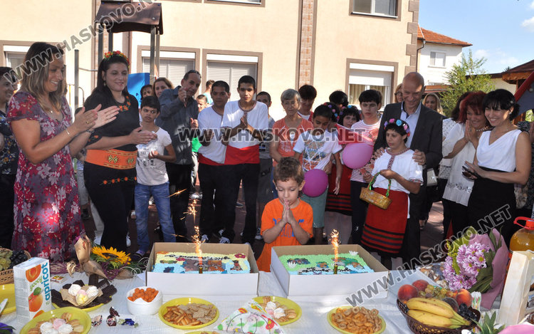 Торти и театър за 3-ия рожден ден на Социалните домове до АГО 