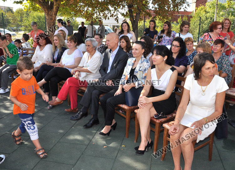 Торти и театър за 3-ия рожден ден на Социалните домове до АГО 