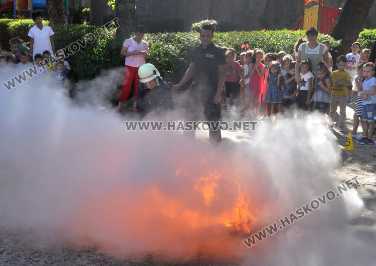 Пробно: Евакуираха 105 деца от забавачка заради пожар