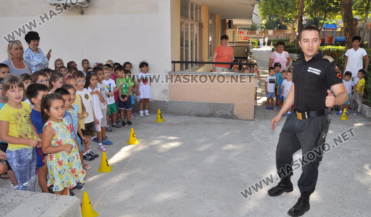 Пробно: Евакуираха 105 деца от забавачка заради пожар