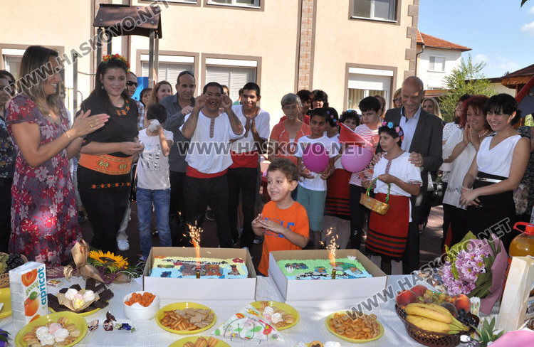 Торти и театър за 3-ия рожден ден на Социалните домове до АГО 