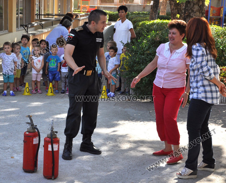 Пробно: Евакуираха 105 деца от забавачка заради пожар