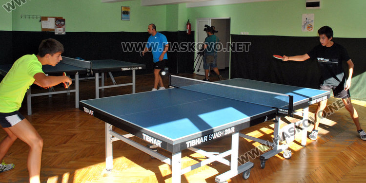 Пожарникари в турнир по тенис на маса за професионалния си празник