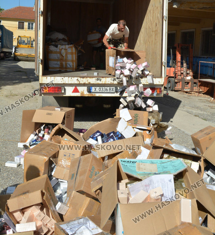 Валяк мина върху хиляди парфюми менте при акция на Митницата