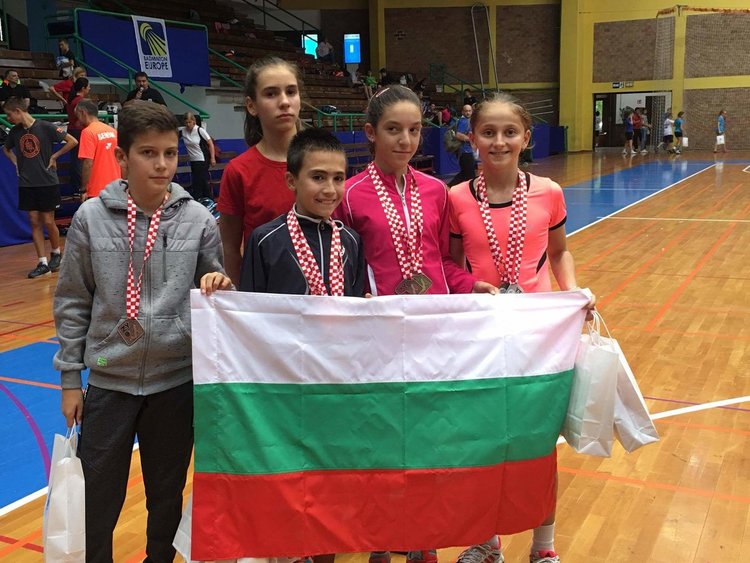 С куп медали се окичиха бадминтонистите ни, Станимир стана "състезател на турнира"