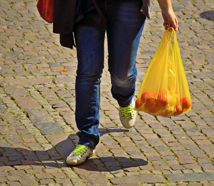 Глобяват търговци, предлагащи найлонови торбички без заплащане