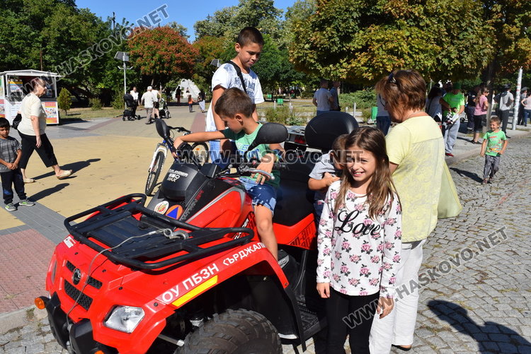 Дъга с цветовете на трикольора се издигна в центъра на Кърджали/снимки/